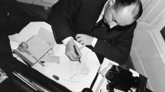 این مرد با طراحی دامن بلند زنان را به جان هم انداخت