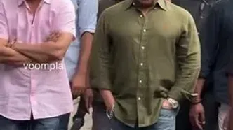 سلمان خان با بادیگارد مسلح در خیابان‌های هند