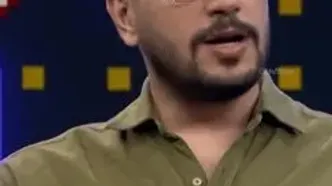 خواننده پاپ گوشی قیاسی را در برنامه از او گرفت و همه چیز را دید!