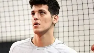 تصویر؛ صابر کاظمی در استادیوم درحال تشویق استقلال