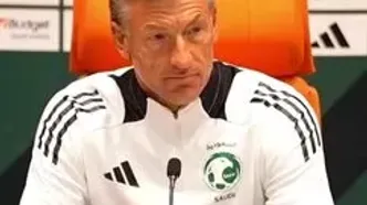 سرمربی فرانسوی کنفرانس را به خاطر صدای اذان قطع کرد (ویدیو)