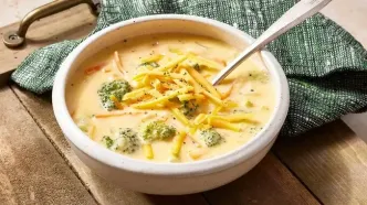 سوپ بروکلی و پنیر چدار؛ سوپ خاص با طعم پنیر