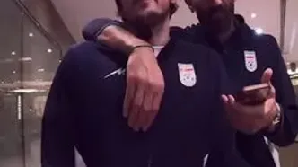 حضور سردار آزمون در اردوی تیم ملی با پای مصدوم (ویدیو)