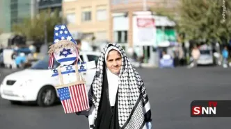 تصاویر دختران دهه نودی‌ در راهپیمایی ۱۳ آبان