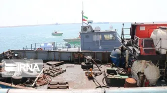 توقیف شناور حامل ۳۰ هزار لیتر سوخت قاچاق در آب‌های خلیج فارس + جزئیات