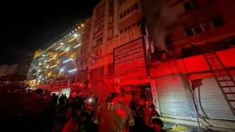 آتش‌سوزی در ساختمان اقامتی خیابان سعدی؛ ۷۰ نفر نجات یافتند