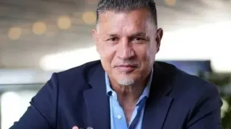 بازیگران نمایش رابین‌هود، در برابر علی دایی زانو زدند