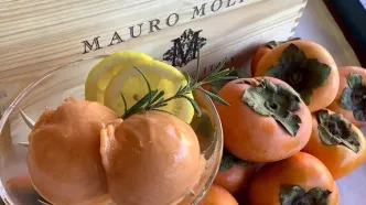 عصرونه امروز: کی گفته تو هوای پاییزی بستنی نمی‌چسبه؟ این بستنی خرمالو ثابت می‌کنه اشتباه می‌کنید!