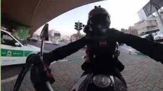 فیلم تحسین برانگیز از ماموران پلیس در کمک به زوجی که به آنها پناه برده بودند / به احترام فرشته های سبز پوش باید ایستاد