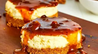 عصرونه امروز: چیز کیک تنوری با سس کارامل؛ دسر لوکس و جذاب برای مهمانی‌ها