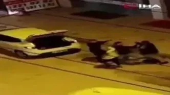 برخورد شوکه‌کننده مرد با زن جوان در خیابان!