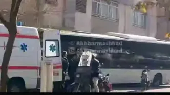 فیلم صحنه ورود ناگهانی اتوبوس به پیاده‌رو و برخورد شدید با پراید و درخت