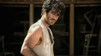 پشت پرده لباس آستین حلقه‌ای رحیم در بامداد خمار!/ویدیو