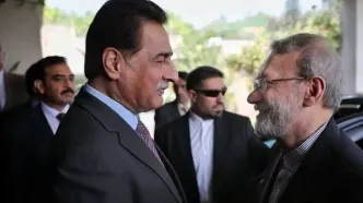 هدیه‌ یادبود رئیس مجلس ملی پاکستان به علی لاریجانی