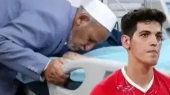 لحظه اعلام خبر فوت صابر کاظمی و اشک‌های پدر/ویدیو