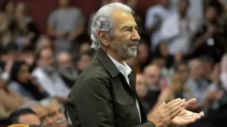 فرامرز قریبیان را مردم روی دست بلند کردند