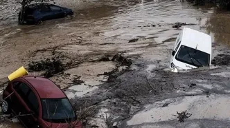 ویدئوی پربازدید نجات پیرمرد از سیلاب‌های اسپانیا