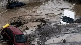 ویدئوی پربازدید نجات پیرمرد از سیلاب‌های اسپانیا