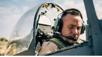 چرا خلبان‌ها به جای گفتن «بله»، همیشه می‌گویند «راجر»؟
