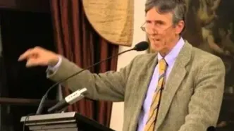 مایکل جونز: رواج بی حجابی زنان در ایران، نقشه سازمان سیا است