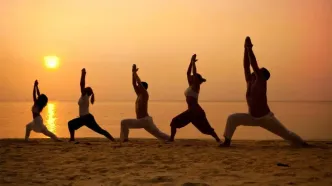 یوگای داغ چیست؟ / آیا خطراتش به فواید شگفت‌انگیزش می‌ارزد؟