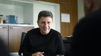 دست همکاری قلعه‌نویی با دستیار ایتالیایی