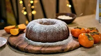 کیک خرمالو با سس مخصوص؛ دسر خاص برای روزهای پاییزی