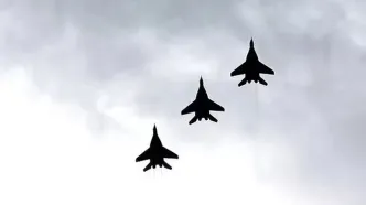 پرواز یک جنگنده در آسمان تهران