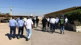 تجمع کارگران پایانه ها و مخازن پتروشیمی ماهشهر در اعتراض به اداره کار