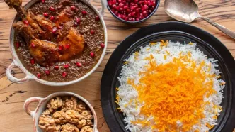 ناهار امروز: گردو، انار و ۷ ساعت صبر؛ دستورالعمل دقیق پخت فسنجان مجلسی و پر روغن!