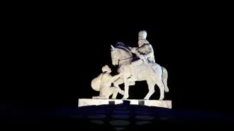 زانو زدن والرین؛ مجسمه شاپور ساسانی و چهار واکنش متفاوت