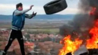 روش جنجالی کسب درآمد با سوزاندن لاستیک‌‌!