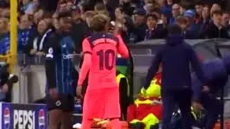 یک بوسه جنجالی برای هواداران رقیب!