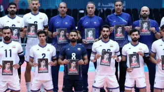 ملی‌پوشان والیبال در سوگ صابر کاظمی / ورود بازیکنان با بازوبند مشکی + عکس و فیلم