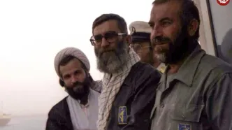 لباس بلوچی «رهبر انقلاب» در یک کشتی نظامی