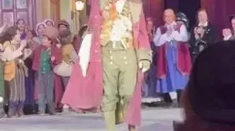 علیرضا قربانی کنار بازیگران الیورتوئیست