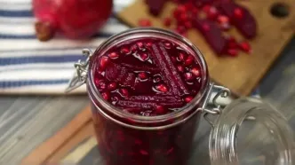 طعم پاییز: طرز تهیه ترشی انار و لبو، خوشمزه و خوش‌رنگ!