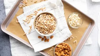 راز احیای طعم: چگونه بوی کهنگی خلال بادام را از بین ببریم و آن‌ها را همیشه تازه نگه داریم؟