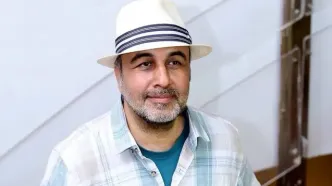 «رضا عطاران» با کلاه کَپ و تیپ کژوال در برج میلاد؛ سادگی آقای سوپراستار