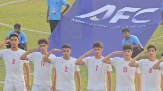 سلام نظامی اعضای تیم نوجوانان ایران پیش از بازی با چین تایپه