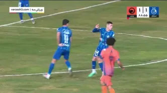 گل اول استقلال به پادیاب توسط یاسر آسانی