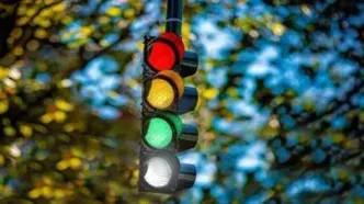 چراغ راهنمایی چهار رنگه می‌شود / رنگ چهارم چیست؟