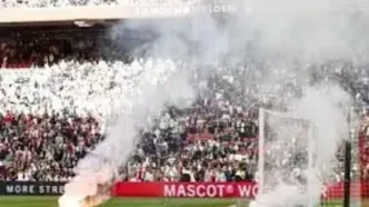 آتش بازی هولناک هواداران آژاکس در استادیوم فوتبال+ ویدئو