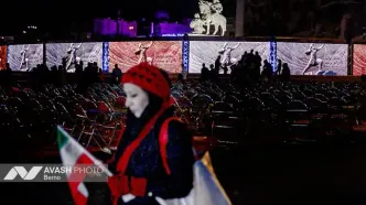 رونمایی از مجسمه «زانو زنندگان برابر ایران»