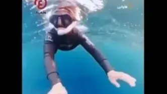 نجات معجزه‌آسای غواص زن از دهان نهنگ عظیم‌الجثه/ویدیو