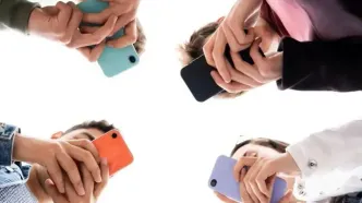 بیش از ۸۵ درصد نوجوانان ۱۲ تا ۱۸ ساله حداقل در یک شبکه اجتماعی عضویت دارند