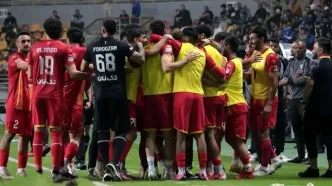 دختر روسری قرمز دل گلر پرسپولیسی را برد!