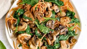 شام امشب با من: پاستای اسفناج و قارچ؛ یک وعده غذایی سریع، سالم و خوشمزه