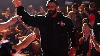 تصویر؛ عکس رهبر انقلاب روی تلفن همراه هادی چوپان