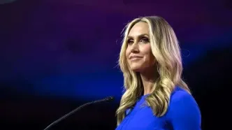 پرواز لارا ترامپ، عروس ترامپ با جنگنده اف ۱۸/ ویدئو